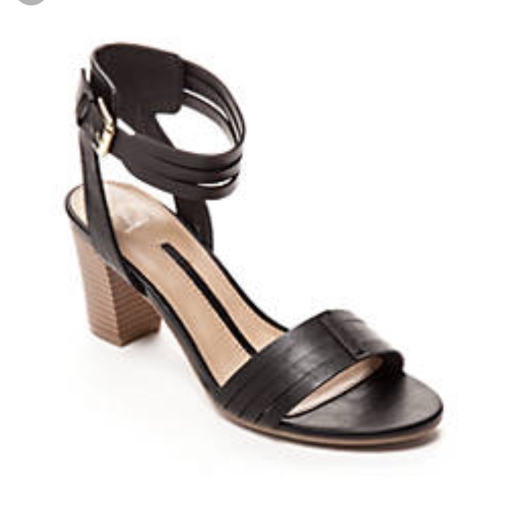 New directions Mia black heeled sandal size 6